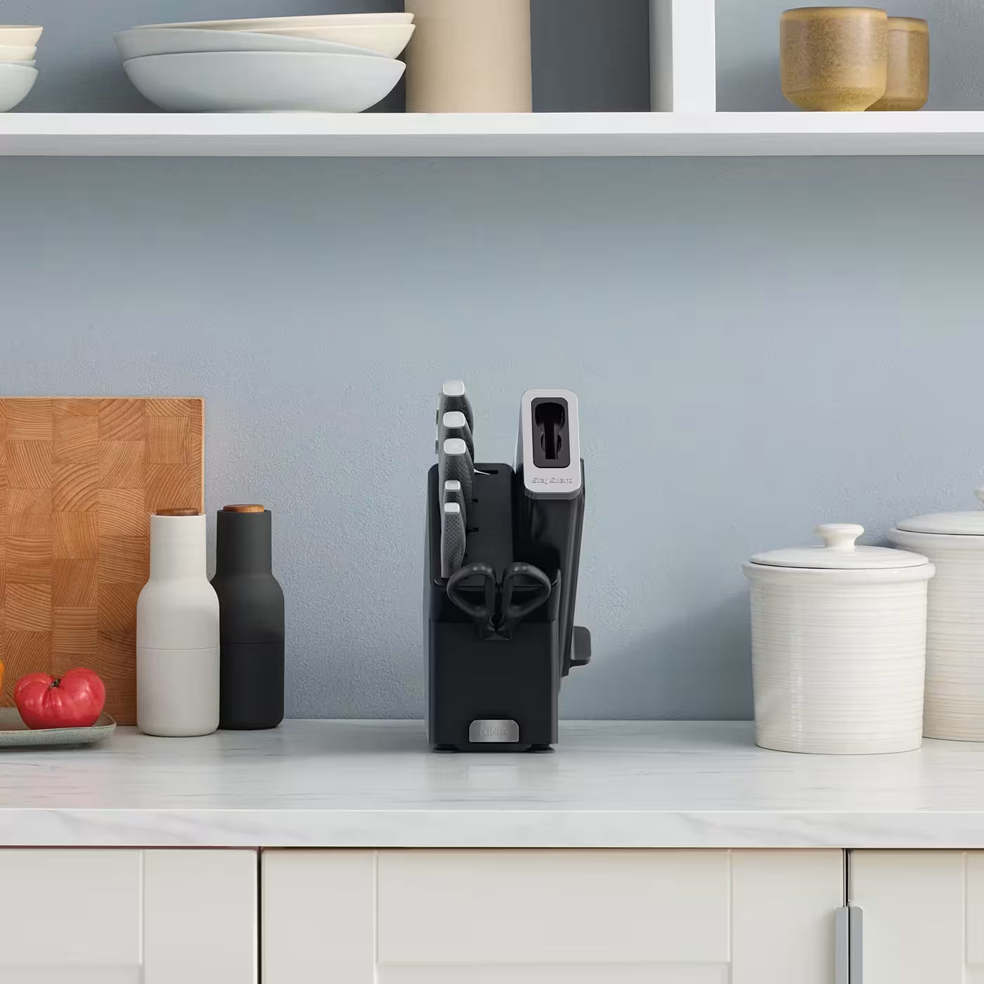 Ninja StaySharp Stainless Steel Knife Block with Integrated Sharpener – 6-Piece Set